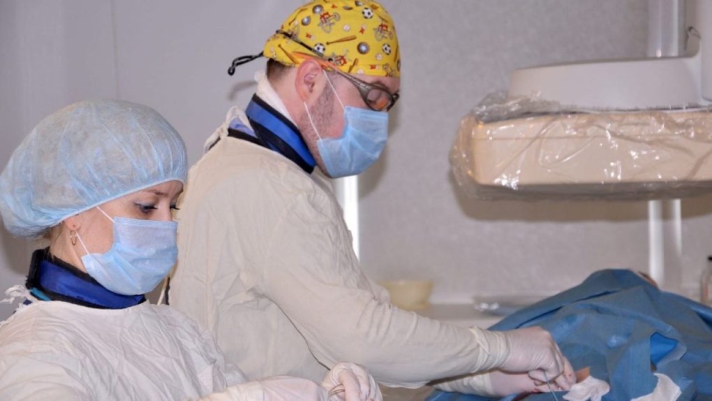Рука уже стала сине-черной: омские врачи спасли пожилого пациента, поступившего в тяжёлом состоянии