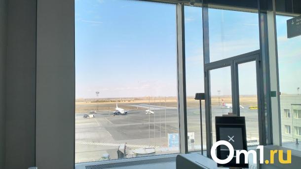 Трое новосибирцев ответят в суде за кражу денег с карт пассажиров Толмачёво