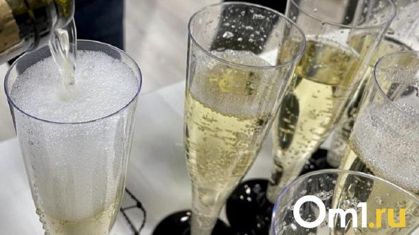 Самым дорогим напитком в Омске оказалось шампанское за 88 тысяч рублей
