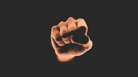 В Новосибирске мигранты устроили массовую драку под окнами домов на Хилокской улице