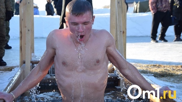 Омичей в морозы пригласили окунуться в купели на «Зелёном острове»