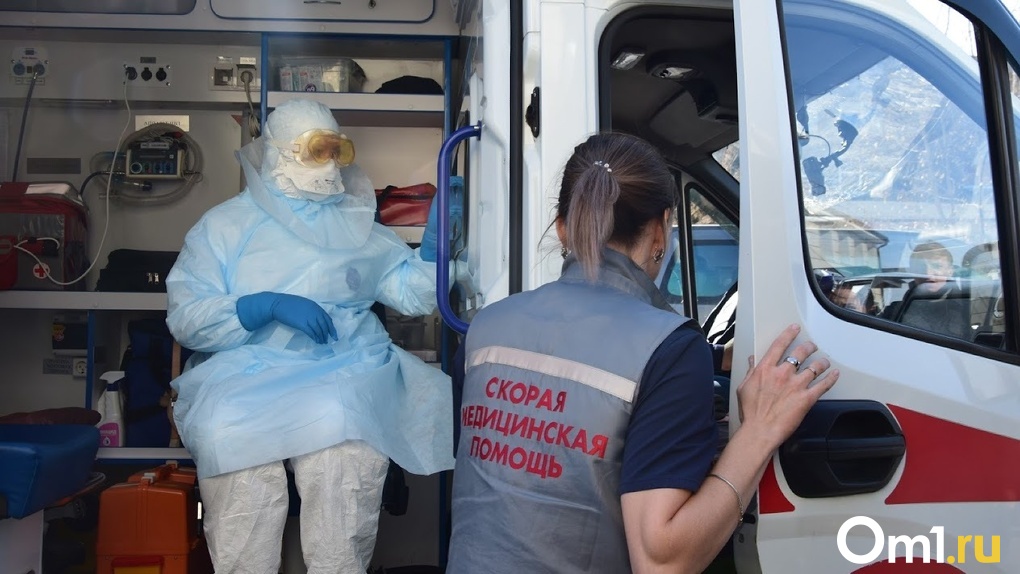 Омским врачам, которые борются с коронавирусом, дадут 77 млн рублей
