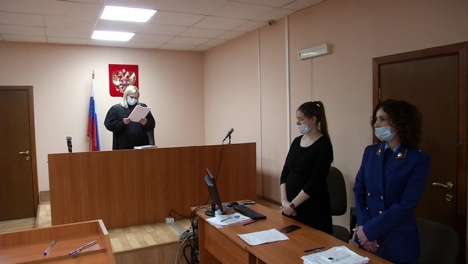 2 года и крупный штраф: приговор сбившей самокатчика женщине оставили без изменений в Новосибирске