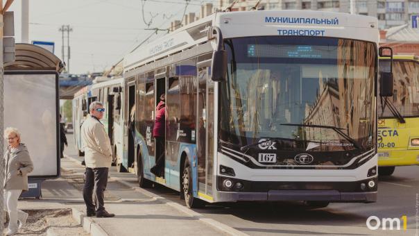 С популярной омской конечной пропала тёплая остановка