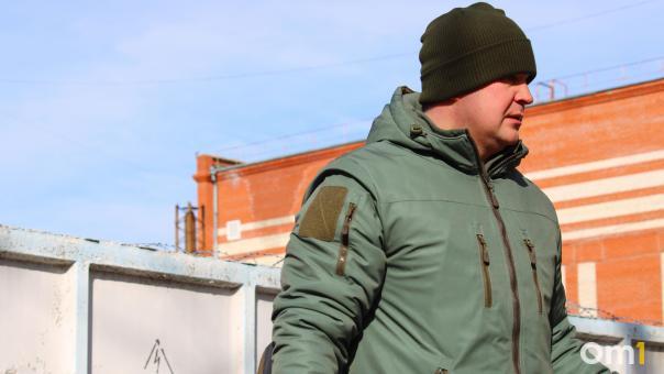 Виталий Хоценко поздравил омичек с 8 Марта стихотворением участника СВО