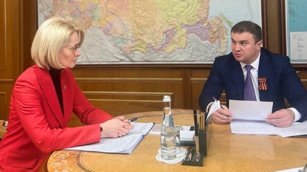 Хоценко рассказал вице-премьеру Абрамченко о планах сократить отток населения из Омска