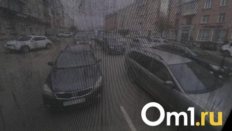 Центр Омска второй раз за день встал в огромную пробку из-за аварии