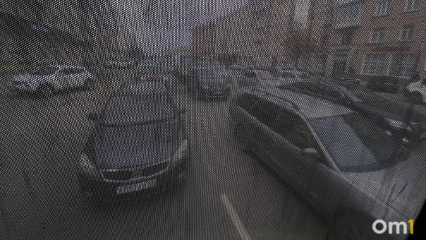 Центр Омска второй раз за день встал в огромную пробку из-за аварии