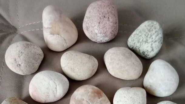 В Новосибирске продают камни с Байкала: природные сувениры за 180 рублей