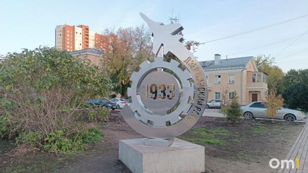 Новый сквер со стелой к 90-летию Дзержинского района создают в Новосибирске