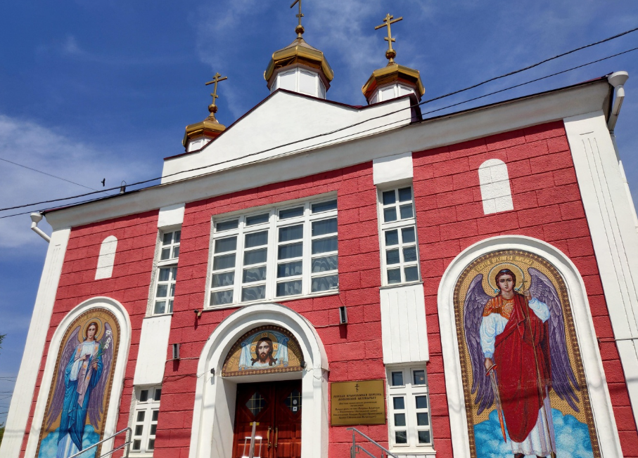 Храм Михаила Архангела Новосибирск. Церковь на большевистской Новосибирск. Храм Михаила Архангела Новосибирск фото. Церковь на новогодней Новосибирск.