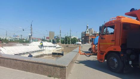 В Омске отмыли и отремонтировали фонтан у музыкального театра