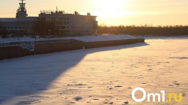 В Омске ребёнок едва не провалился под лёд