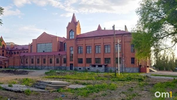 Хоценко и Артёмов поздравили омских работников таможни с праздником