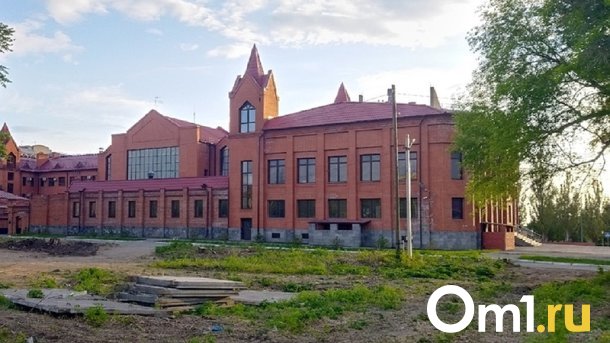 Хоценко и Артёмов поздравили омских работников таможни с праздником