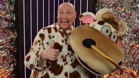 «Штрафы огромные!» Эпатажный певец из Новосибирска Шура рассказал о закулисье шоу «Маска»