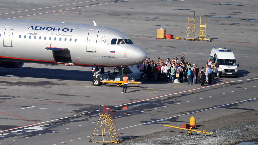 После авиакатастрофы в Шереметьево «Аэрофлот» отменяет и переносит вылеты самолетов Sukhoi Superjet 100