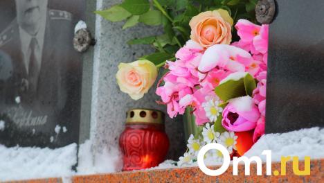 В Омске ищут перевозчика для рейсов до кладбищ на Радоницу