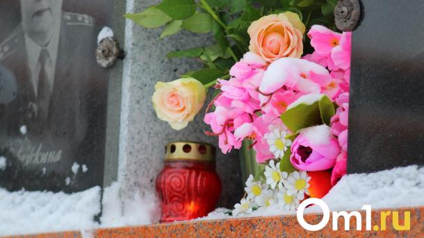 В Омске ищут перевозчика для рейсов до кладбищ на Радоницу