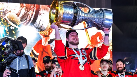 Хоккейные слухи: Найт готов ехать в Омск, если «Авангард» подпишет контракт с Буше, осуждённого за насилие над ребёнком