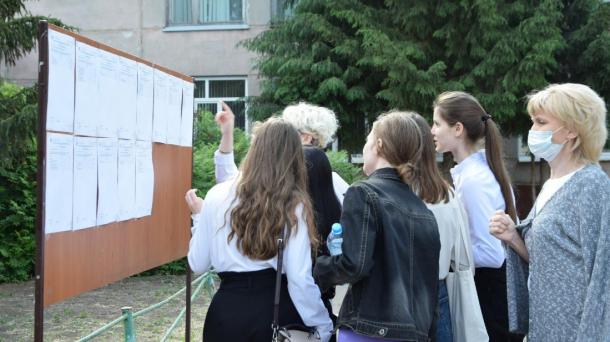 Новосибирские выпускники попались на ЕГЭ: восемь удалений за первые дни