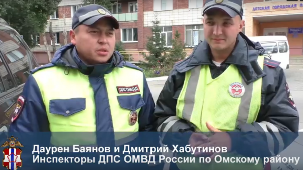 Омские полицейские помогли спасти двухлетнюю малышку, упавшую с высоты — ВИДЕО