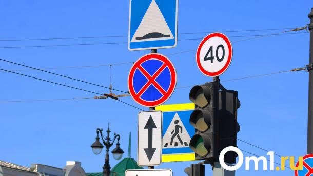 В Омске изменили работу светофора на перекрёстке улиц Авиационной и 12 Декабря