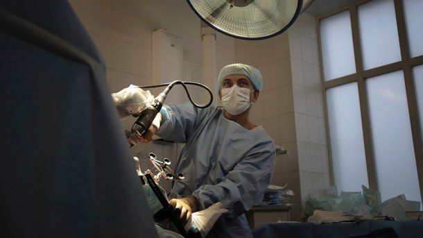 Хирурги начали применять робота для протезирования суставов в Новосибирске