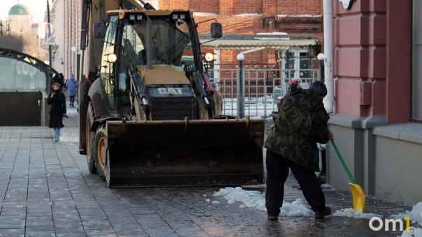 Из Омска за выходные вывезли почти 9 тысяч кубометров снега