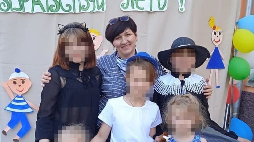 «Девочки плакали»: лишённая пятерых детей мать из Новосибирска намерена вернуть дочерей
