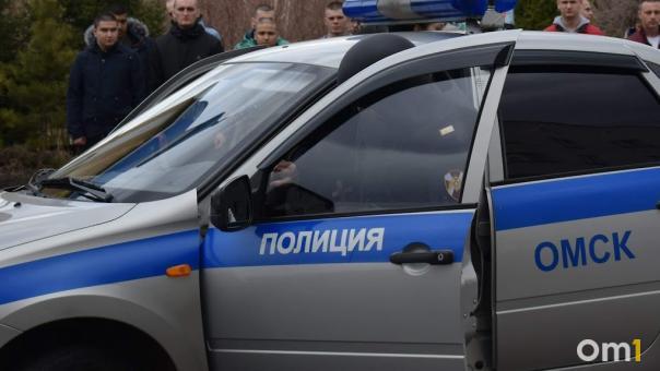 В Омске неизвестный избил мужчину в пункте СДЭК