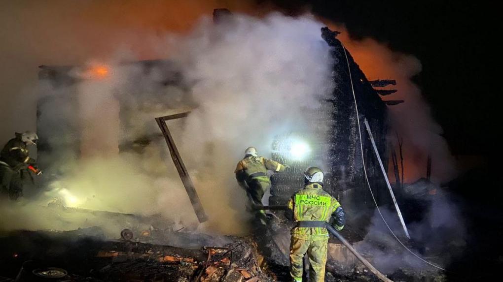 В Омской области на пожаре погибли мужчина и женщина