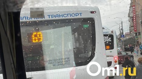 Только «нал»: водитель муниципального автобуса отказался принимать карту омички