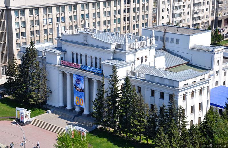 «Ленин умер, жив ленинизм»: Дом Ленина в Новосибирске — от агитационного центра до концертного зала