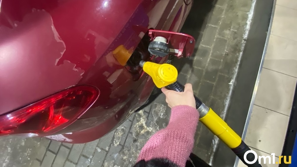 Бензин в Омской области стоит дороже, чем в среднем по Сибири