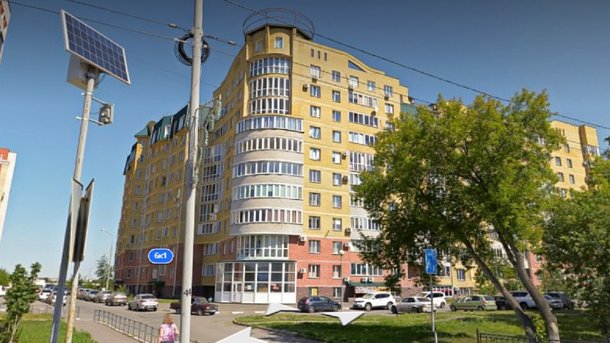Ураган разрушил стену балкона в одной из новостроек Омска