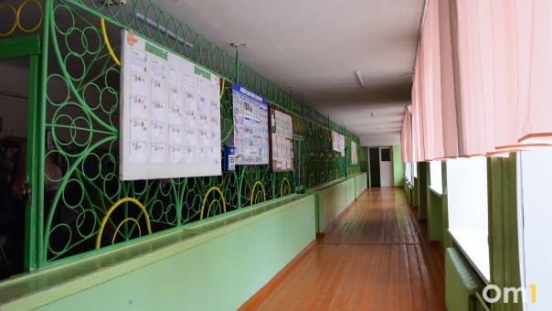Стали известны омские школы, где учащиеся смогут ездить бесплатно на транспорте
