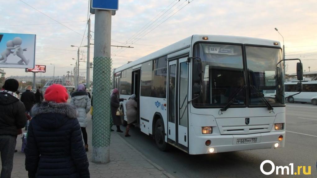 В родительский день в Омске запретят движение в центре города