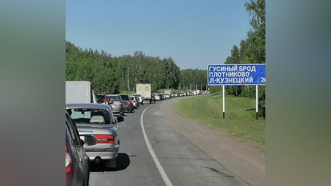 Новосибирцы застряли в 5-километровой пробке на Гусинобродском тракте