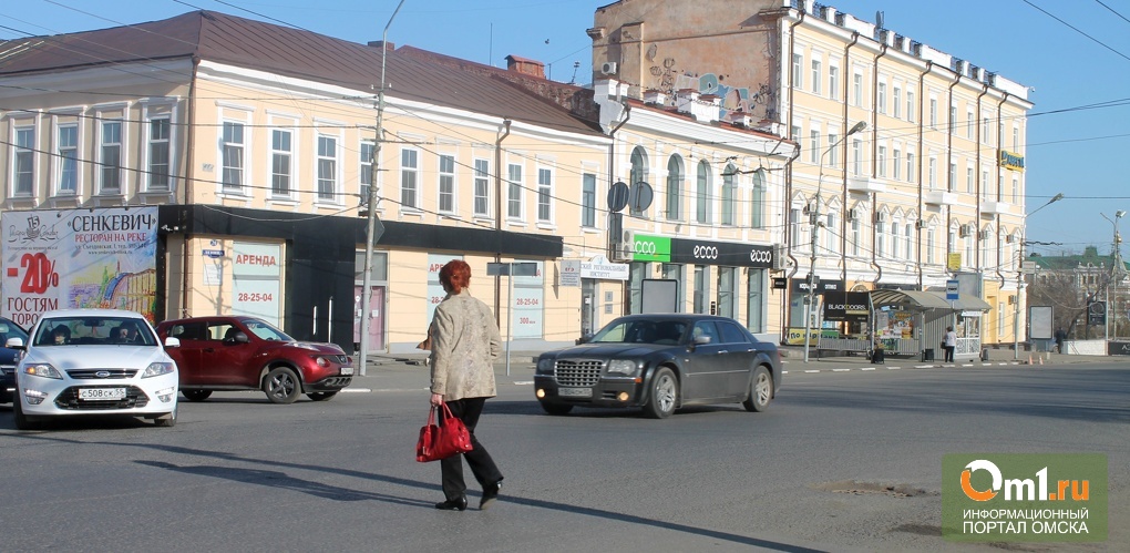 Несмотря на трагедию на Ленина, омичи продолжают перебегать дорогу на том же месте