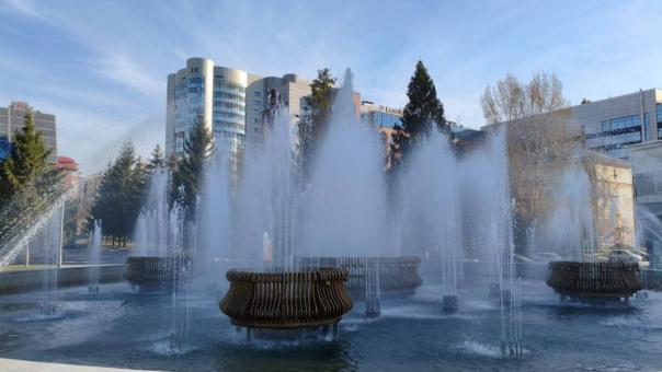 Новосибирск плещет водой: фонтаны прошли подготовку к летнему сезону и ждут гостей