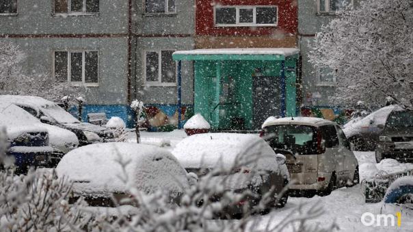 Омск накрыло снегопадом