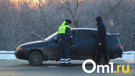 Водитель Kia решил скрыться от полиции в Новосибирске: задержание нелегальных мигрантов