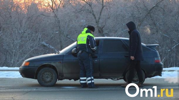 Водитель Kia решил скрыться от полиции в Новосибирске: задержание нелегальных мигрантов
