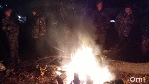 Разводят костры у военных частей. Мобилизованные новосибирцы вынуждены спать на улице