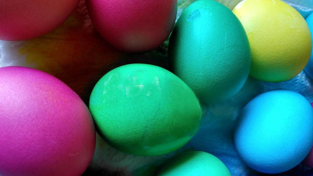 Новосибирцам рассказали о безопасных красителях для яиц на Пасху
