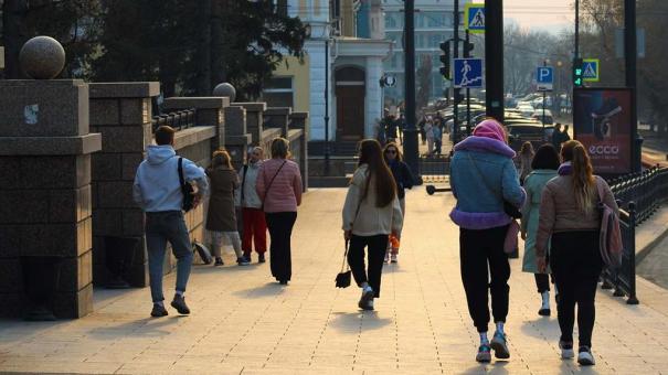 В Омске из больницы пропала женщина с красной сумкой