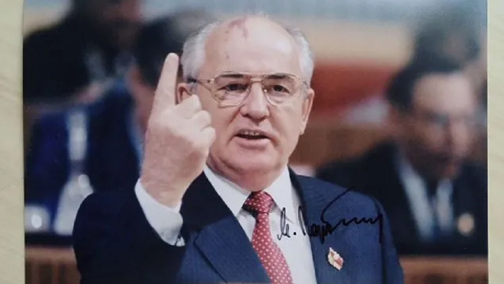 Автограф Михаила Горбачёва продают за 6000 рублей в Новосибирске