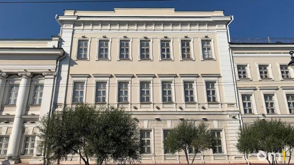 В Кадетском корпусе нашли следы пропавшей чугунной лестницы