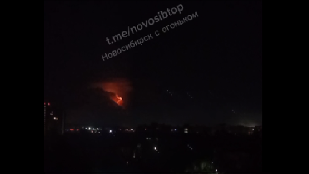 Красные молнии заметили горожане в небе над Новосибирском
